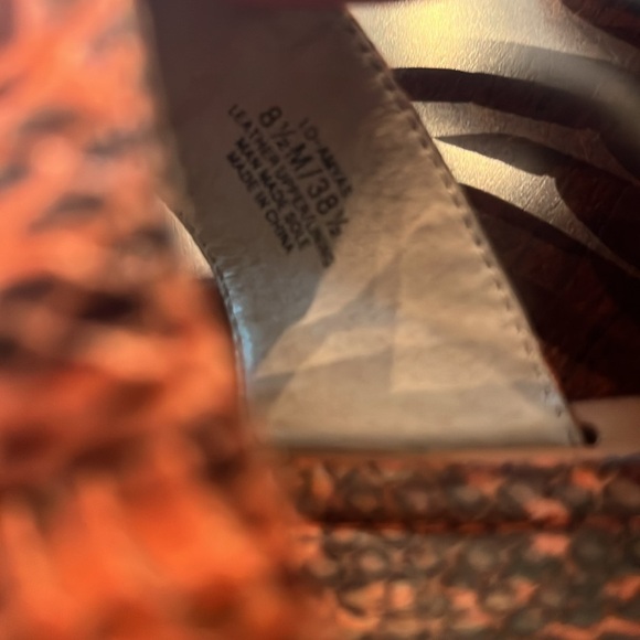 Louise et Cie Women’s slip on sandal animal print  leather size 8.5 - Picture 13 of 17